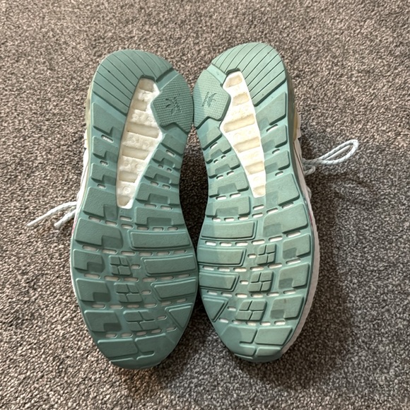 Adidas ZX White and Teal Shoes. Size 6. - Picture 4 of 6